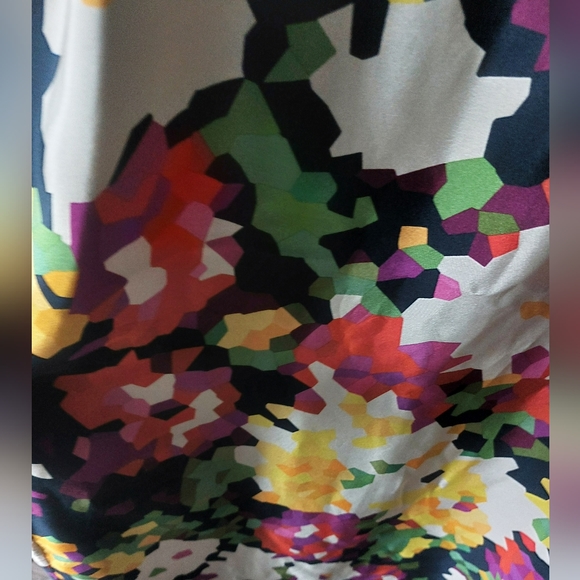 Theory silk Floral dress with slight puff sleeve. Fully lined. Size 6 - Picture 6 of 9